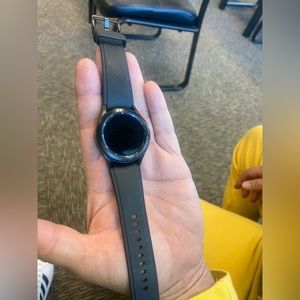 Man’s Samsung galaxy 4 42MM watch Black band